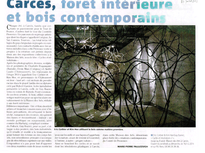 Carces, foret interieure et bois contemporains, article sur Kim Hee et Eric Corbier publié dans Var matin en juillet 2010